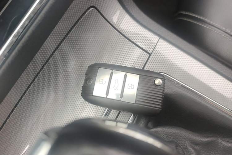 Used Roewe RX5 2016 20T Two-Wheel Drive Automatic Internet Smart Edition Vehicle Key