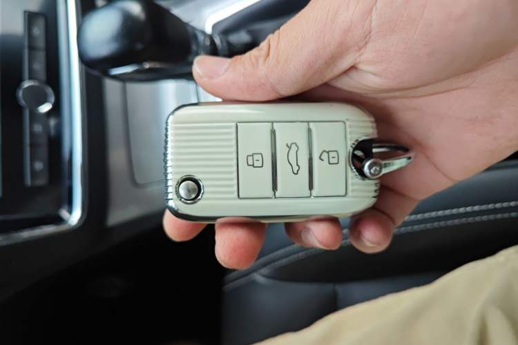 Used Roewe RX5 2016 30T Two-Wheel Drive Automatic Internet Smart Edition Vehicle Key