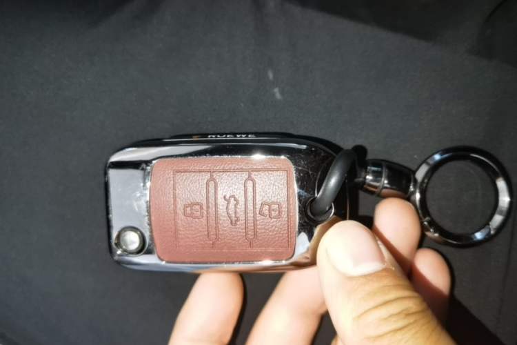 Used Roewe RX5 2016 30T Four-Wheel Drive Automatic Internet Smart Luxury Edition Vehicle Key