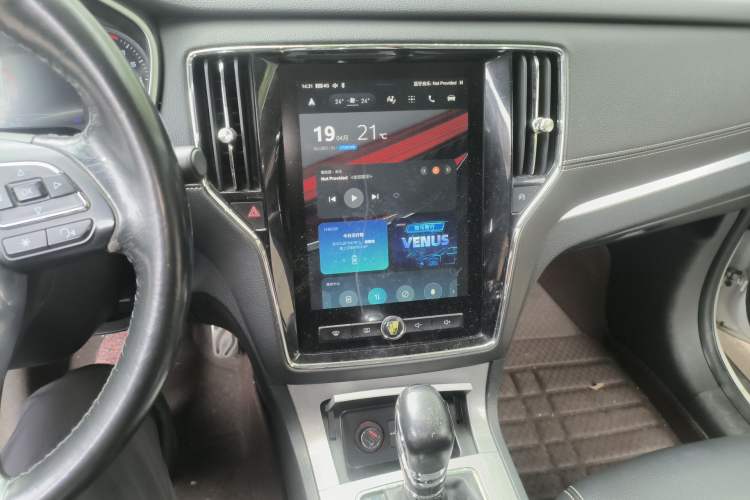 Used Roewe RX5 2016 30T Two-Wheel Drive Automatic Internet Smart Edition Audio And AC Panel