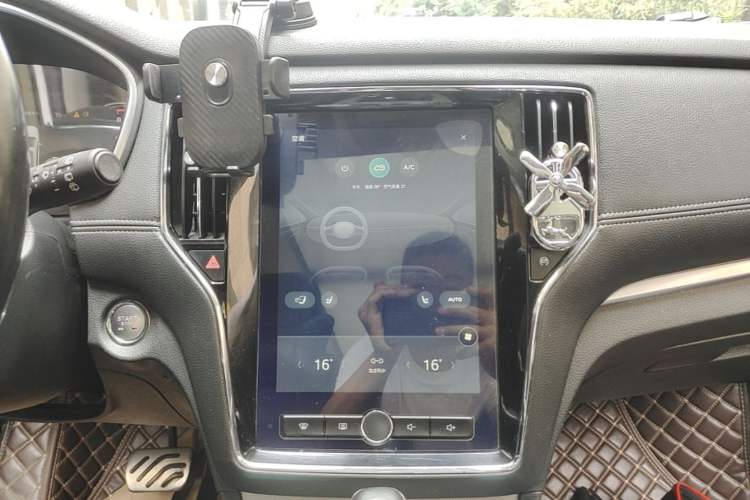 Used Roewe RX5 2016 30T Two-Wheel Drive Automatic Internet Smart Edition Audio And AC Panel