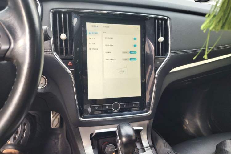 Used Roewe RX5 2016 20T Two-Wheel Drive Automatic Internet Smart Edition Audio And AC Panel
