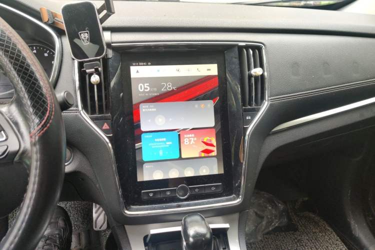 Used Roewe RX5 2016 20T Two-Wheel Drive Automatic Internet Smart Edition Audio And AC Panel