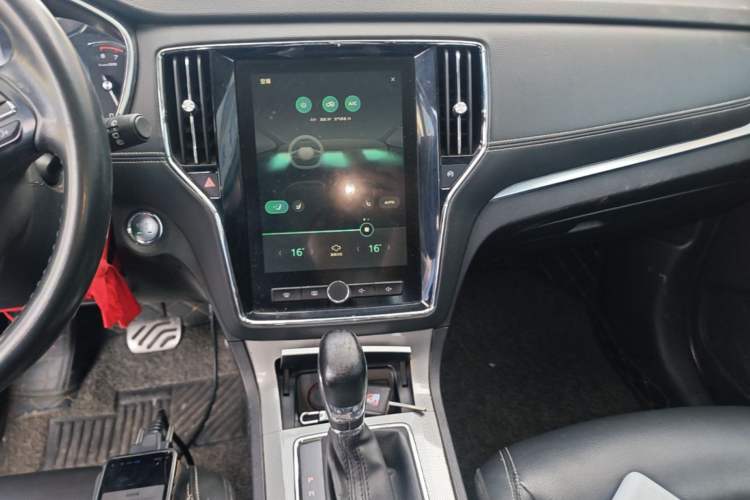 Used Roewe RX5 2016 30T Two-Wheel Drive Automatic Internet Smart Edition Audio And AC Panel