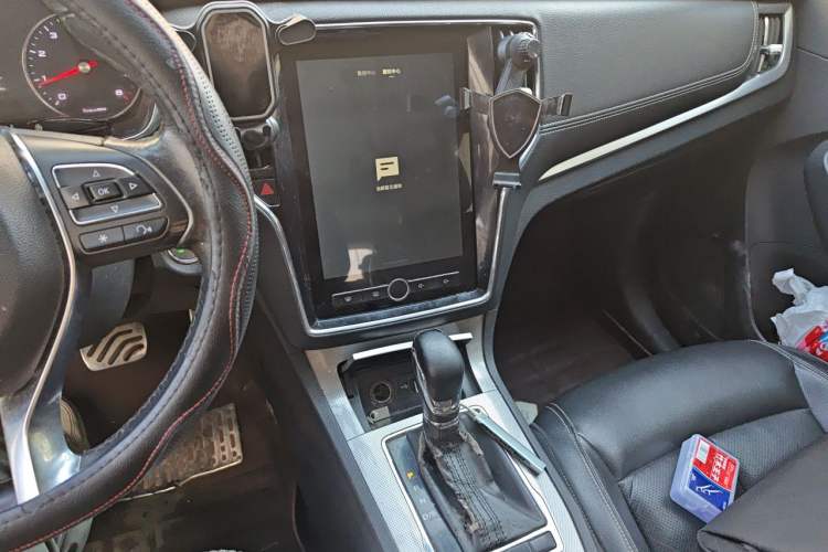 Used Roewe RX5 2016 20T Two-Wheel Drive Automatic Internet Smart Edition Audio And AC Panel