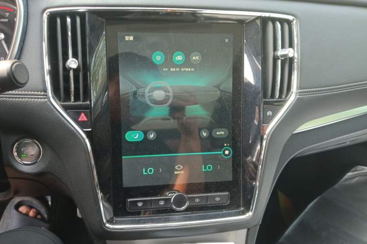 Used Roewe RX5 2016 30T Two-Wheel Drive Automatic Internet Smart Edition Audio And AC Panel