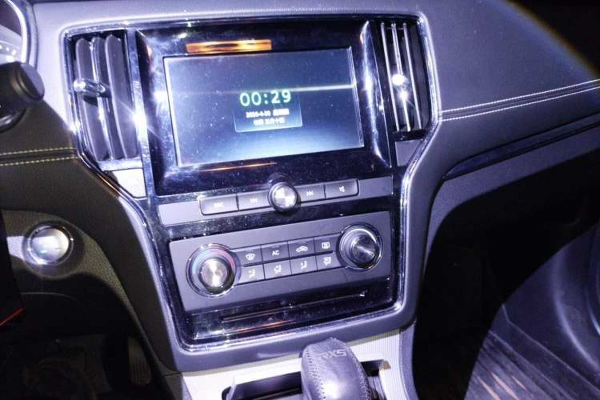 Used Roewe RX5 2016 20T Two-Wheel Drive Automatic Flagship Edition Audio And AC Panel