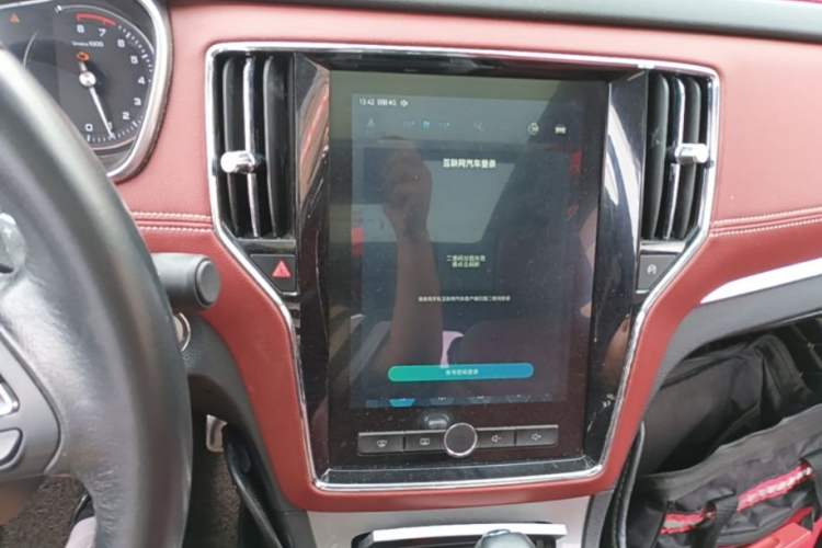 Used Roewe RX5 2016 30T Four-Wheel Drive Automatic Internet Smart Luxury Edition Audio And AC Panel