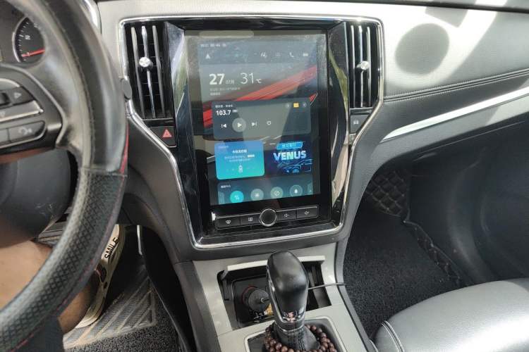 Used Roewe RX5 2016 20T Two-Wheel Drive Automatic Internet Smart Edition Audio And AC Panel