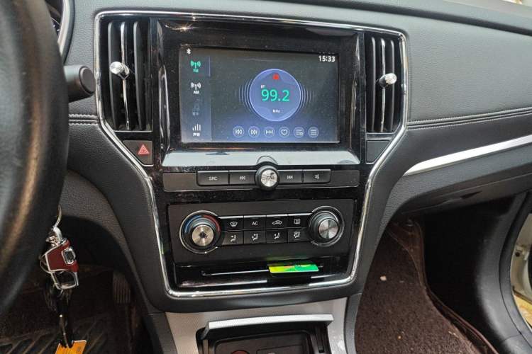 Used Roewe RX5 2016 20T Two-Wheel Drive Manual Flagship Edition Audio And AC Panel