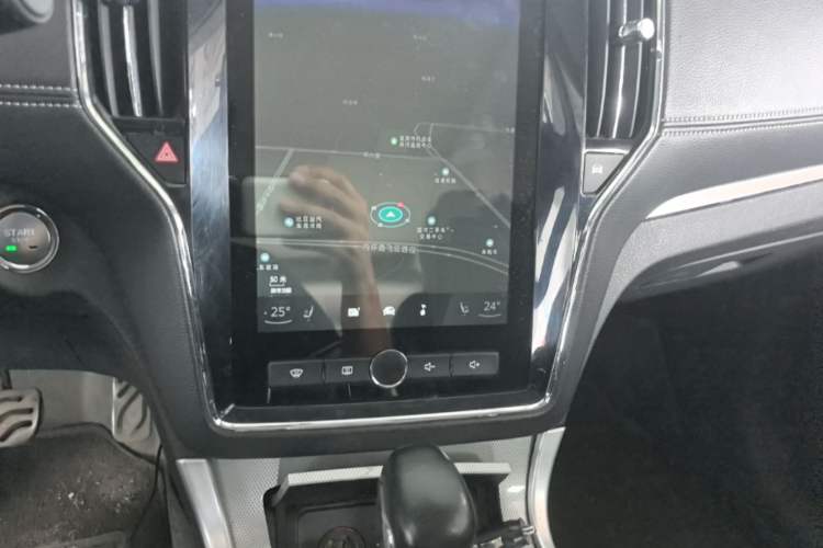 Used Roewe RX5 2016 20T Two-Wheel Drive Automatic Internet Smart Edition Audio And AC Panel