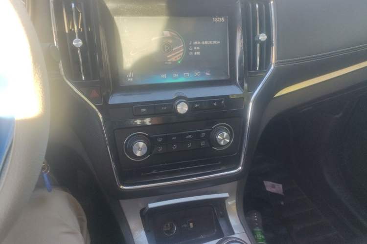 Used Roewe RX5 2016 20T Two-Wheel Drive Manual Flagship Edition Audio And AC Panel