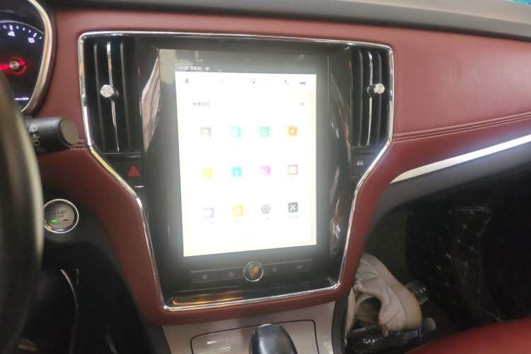 Used Roewe RX5 2016 20T Two-Wheel Drive Automatic Internet Smart Edition Audio And AC Panel
