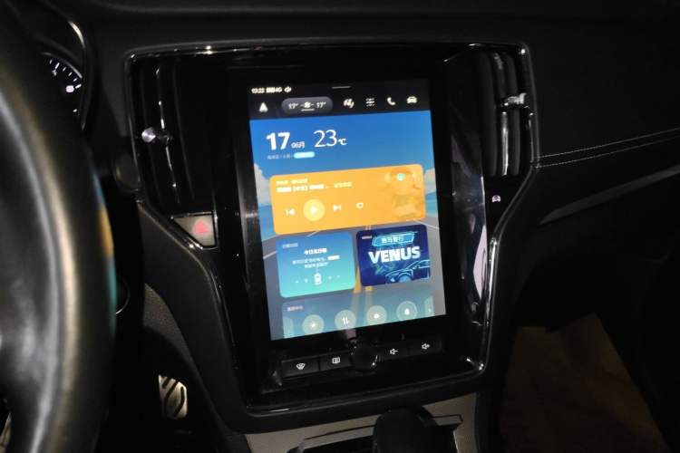 Used Roewe RX5 2016 20T Two-Wheel Drive Automatic Internet Smart Edition Audio And AC Panel