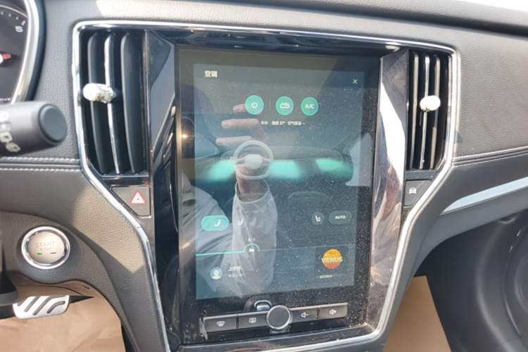 Used Roewe RX5 2016 20T Two-Wheel Drive Automatic Internet Smart Edition Audio And AC Panel