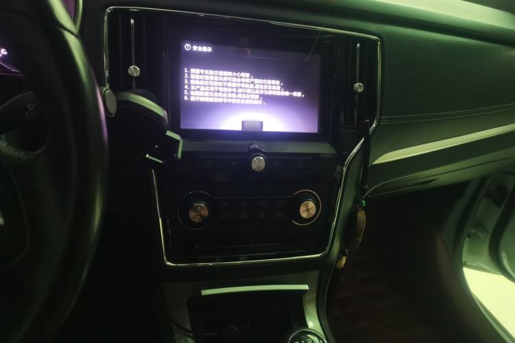 Used Roewe RX5 2016 20T Two-Wheel Drive Manual Flagship Edition Audio And AC Panel