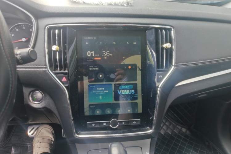 Used Roewe RX5 2016 20T Two-Wheel Drive Automatic Internet Smart Edition Audio And AC Panel