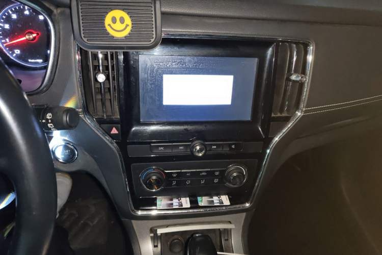 Used Roewe RX5 2016 20T Two-Wheel Drive Automatic Flagship Edition Audio And AC Panel