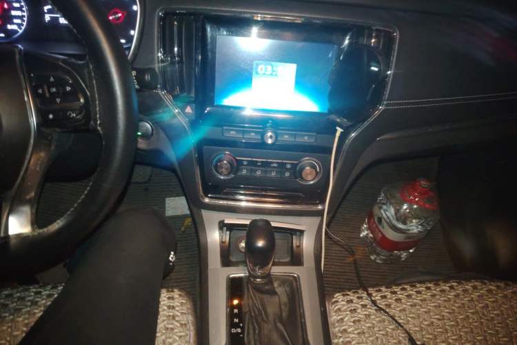 Used Roewe RX5 2016 20T Two-Wheel Drive Automatic Flagship Edition Audio And AC Panel