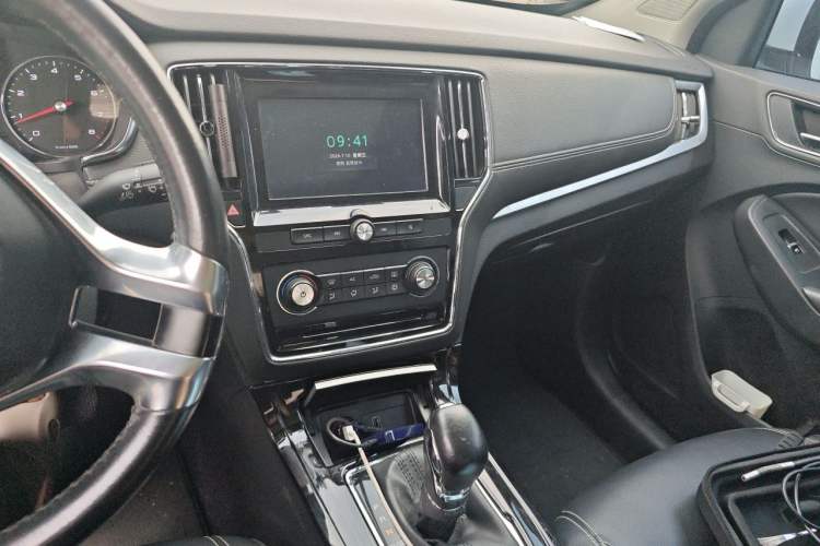 Used Roewe RX5 2016 20T Two-Wheel Drive Automatic Flagship Edition Audio And AC Panel