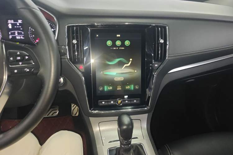 Used Roewe RX5 2016 20T Two-Wheel Drive Automatic Internet Smart Edition Audio And AC Panel