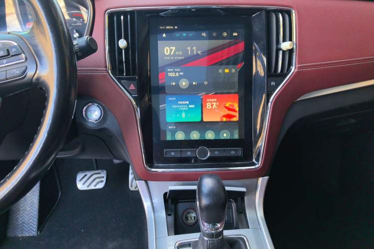 Used Roewe RX5 2016 30T Four-Wheel Drive Automatic Internet Smart Luxury Edition Audio And AC Panel