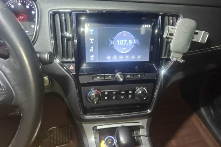 Used Roewe RX5 2016 20T Two-Wheel Drive Automatic Flagship Edition Audio And AC Panel