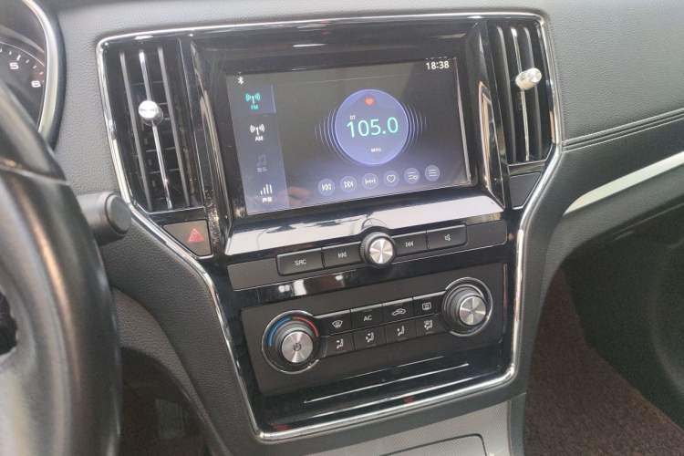 Used Roewe RX5 2016 20T Two-Wheel Drive Manual Flagship Edition Audio And AC Panel