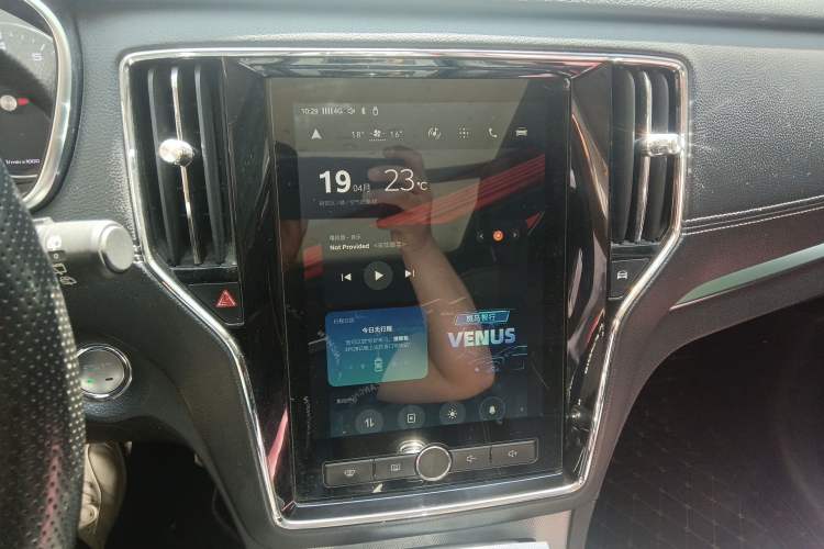 Used Roewe RX5 2016 20T Two-Wheel Drive Automatic Internet Smart Edition Audio And AC Panel