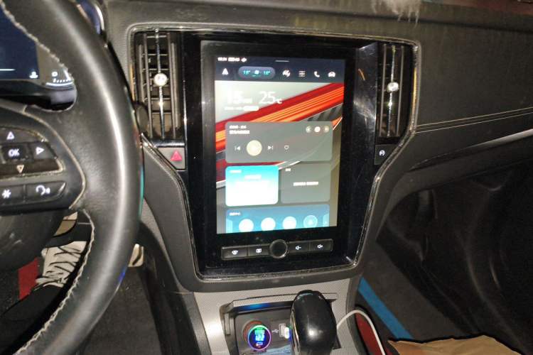 Used Roewe RX5 2016 30T Two-Wheel Drive Automatic Internet Smart Edition Audio And AC Panel