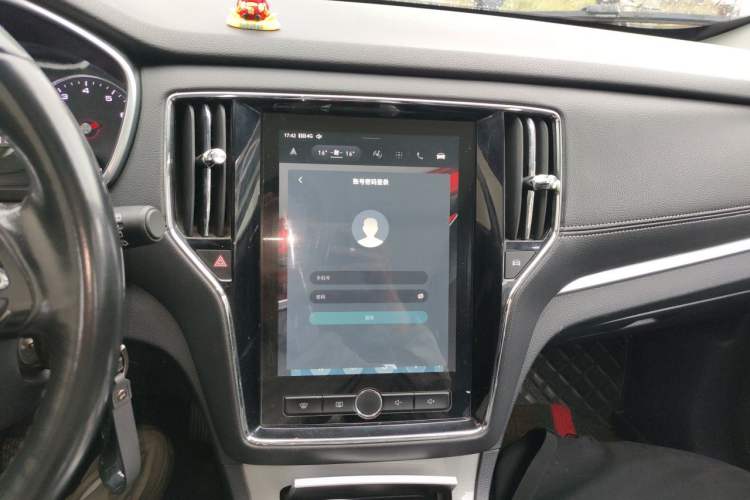 Used Roewe RX5 2016 20T Two-Wheel Drive Manual Transmission Internet Smart Edition Audio And AC Panel