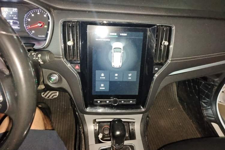 Used Roewe RX5 2016 20T Two-Wheel Drive Automatic Internet Smart Edition Audio And AC Panel