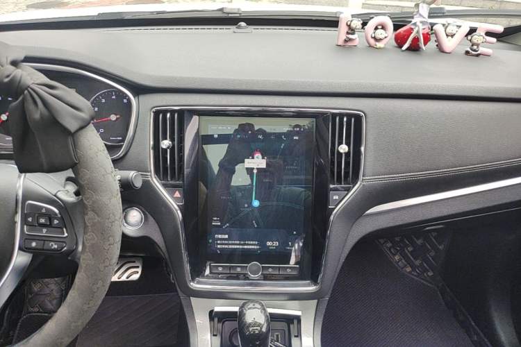 Used Roewe RX5 2016 20T Two-Wheel Drive Automatic Internet Smart Edition Audio And AC Panel