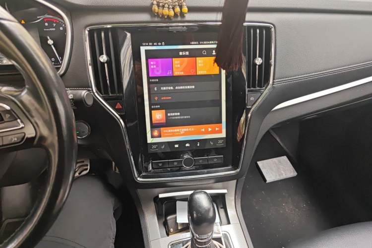 Used Roewe RX5 2016 30T Two-Wheel Drive Automatic Internet Smart Edition Audio And AC Panel