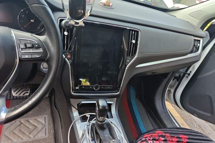 Used Roewe RX5 2016 20T Two-Wheel Drive Automatic Internet Smart Edition Audio And AC Panel