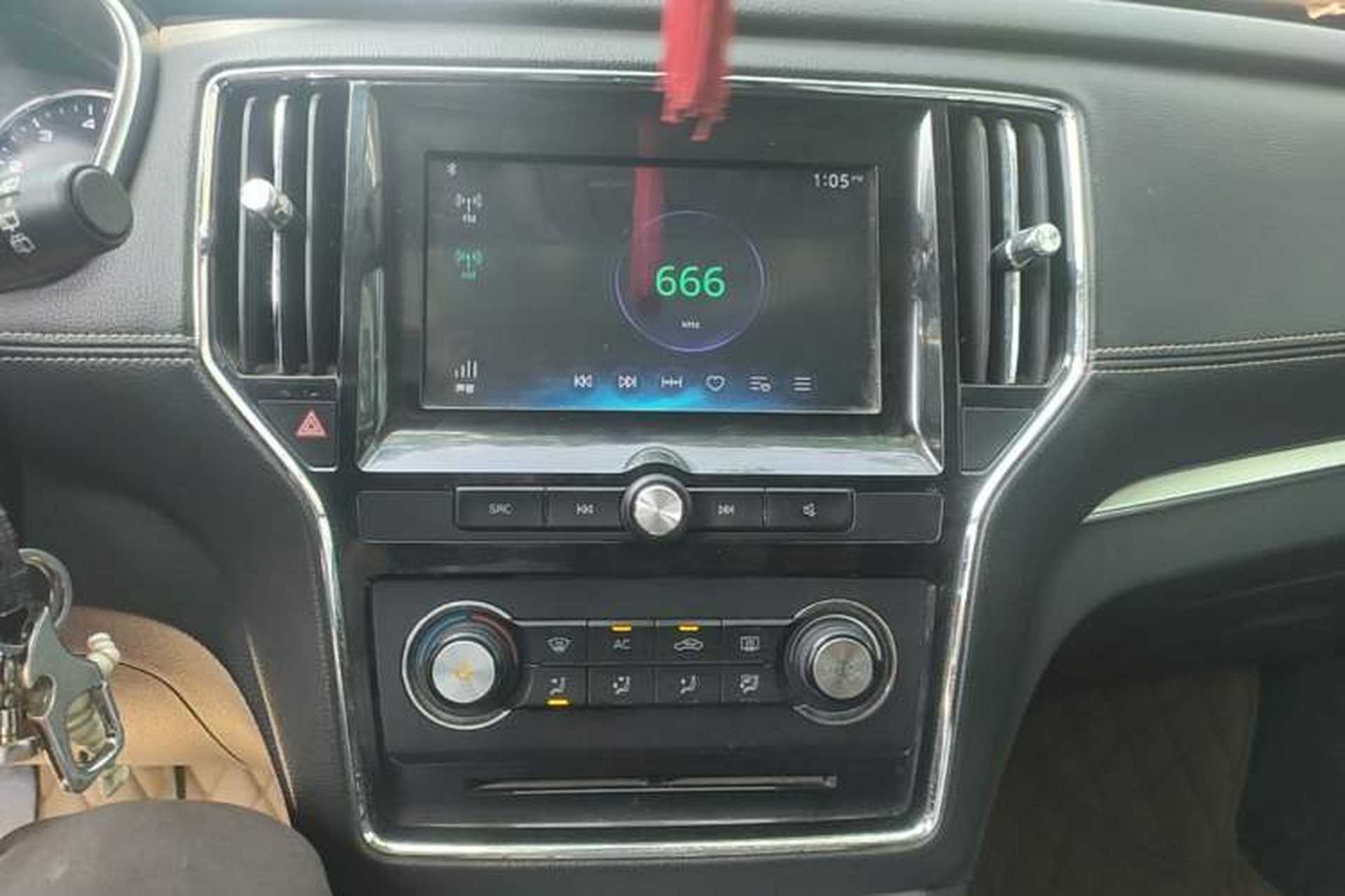 Used Roewe RX5 2016 20T Two-Wheel Drive Manual Flagship Edition Audio And AC Panel