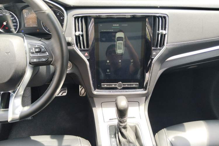 Used Roewe RX5 2016 20T Two-Wheel Drive Automatic Internet Smart Edition Audio And AC Panel