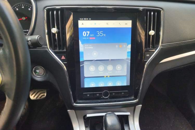 Used Roewe RX5 2016 20T Two-Wheel Drive Automatic Internet Smart Edition Audio And AC Panel