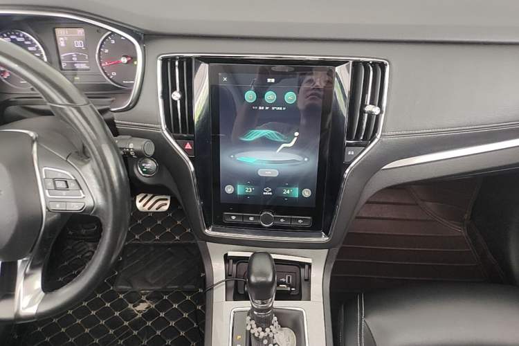 Used Roewe RX5 2016 20T Two-Wheel Drive Automatic Internet Smart Edition Audio And AC Panel