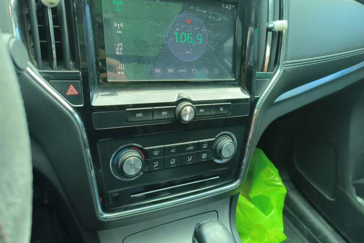 Used Roewe RX5 2016 20T Two-Wheel Drive Automatic Flagship Edition Audio And AC Panel