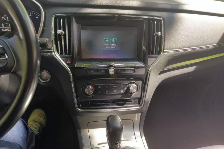 Used Roewe RX5 2016 20T Two-Wheel Drive Automatic Flagship Edition Audio And AC Panel