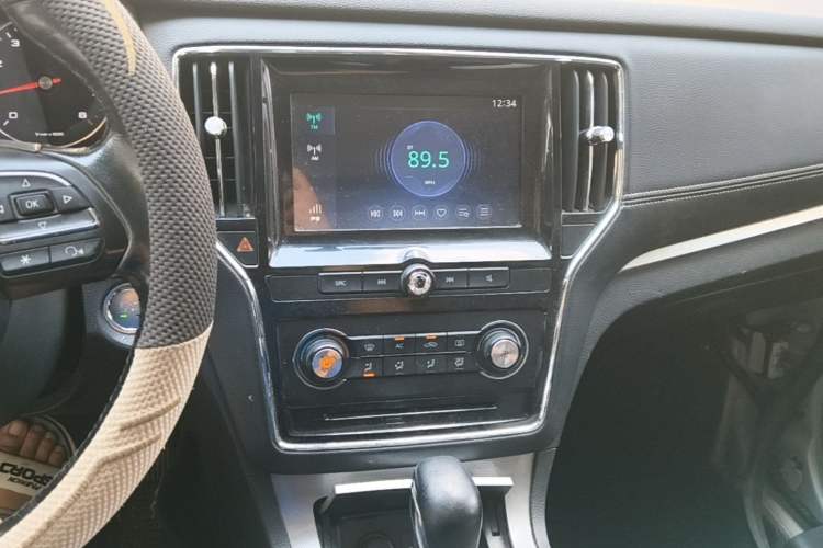 Used Roewe RX5 2016 20T Two-Wheel Drive Automatic Flagship Edition Audio And AC Panel