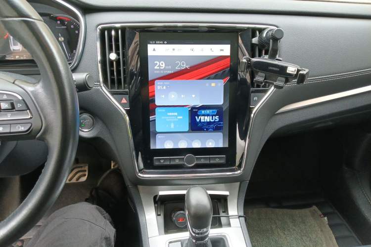 Used Roewe RX5 2016 30T Two-Wheel Drive Automatic Internet Smart Edition Audio And AC Panel