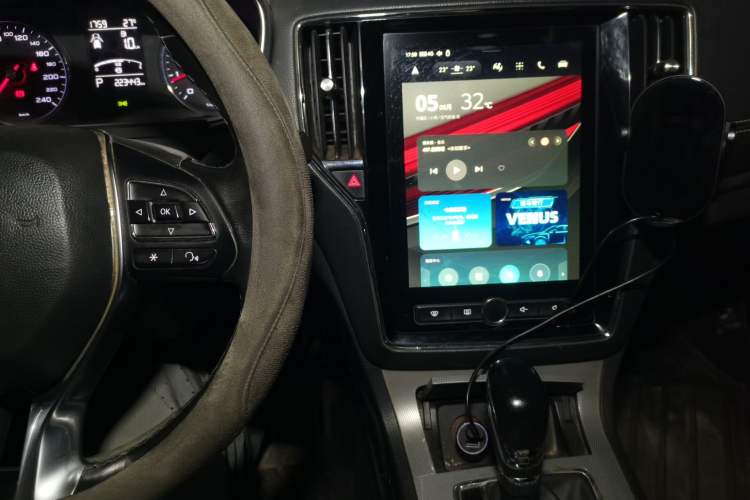 Used Roewe RX5 2016 20T Two-Wheel Drive Automatic Internet Smart Edition Audio And AC Panel