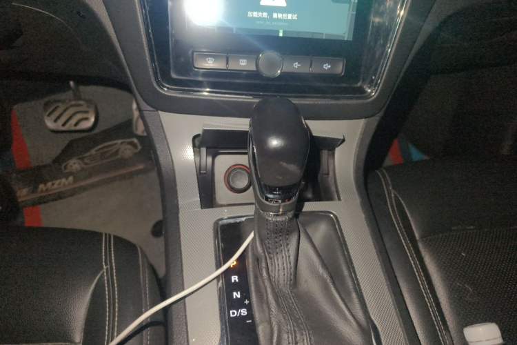 Used Roewe RX5 2016 20T Two-Wheel Drive Automatic Internet Smart Edition Audio And AC Panel