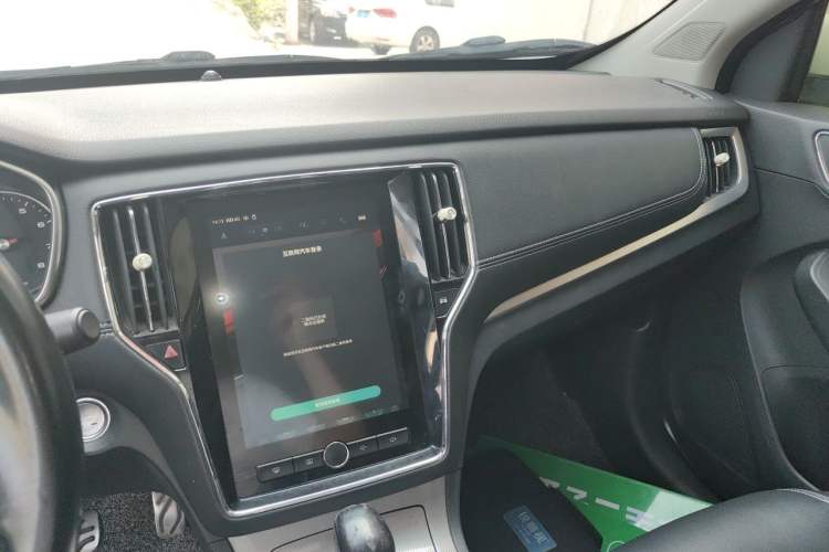 Used Roewe RX5 2016 20T Two-Wheel Drive Automatic Internet Smart Edition Audio And AC Panel
