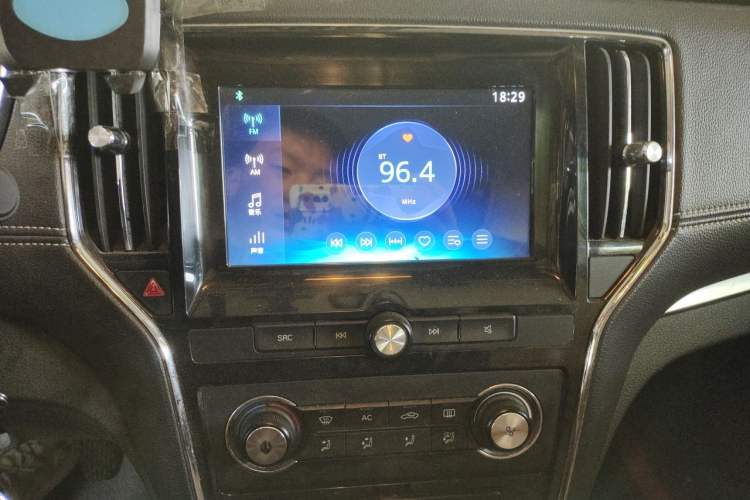 Used Roewe RX5 2016 20T Two-Wheel Drive Manual Flagship Edition Audio And AC Panel