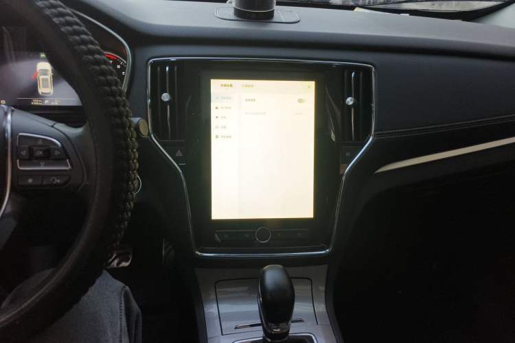 Used Roewe RX5 2016 30T Two-Wheel Drive Automatic Internet Smart Edition Audio And AC Panel