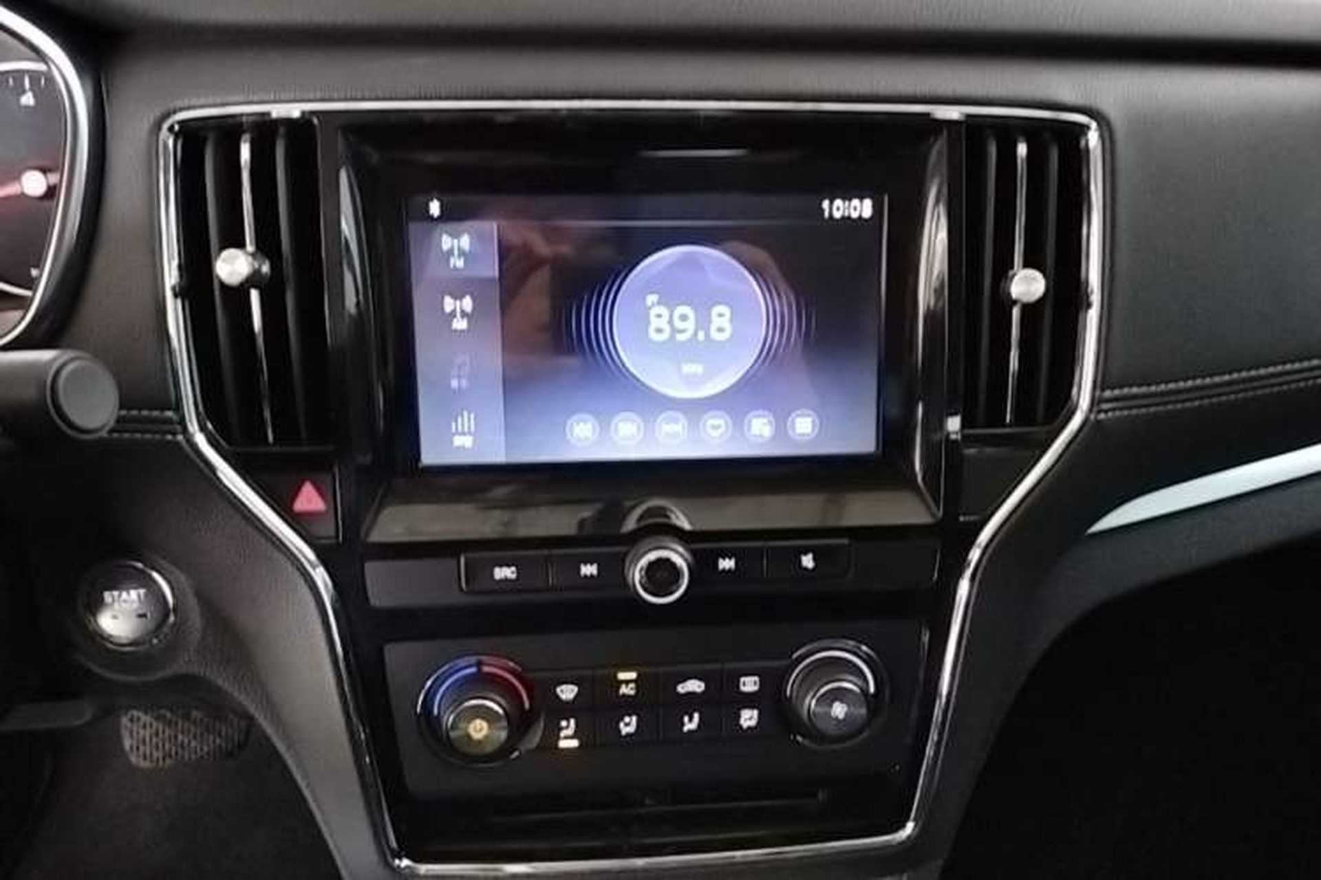 Used Roewe RX5 2016 20T Two-Wheel Drive Automatic Luxury Edition Audio And AC Panel