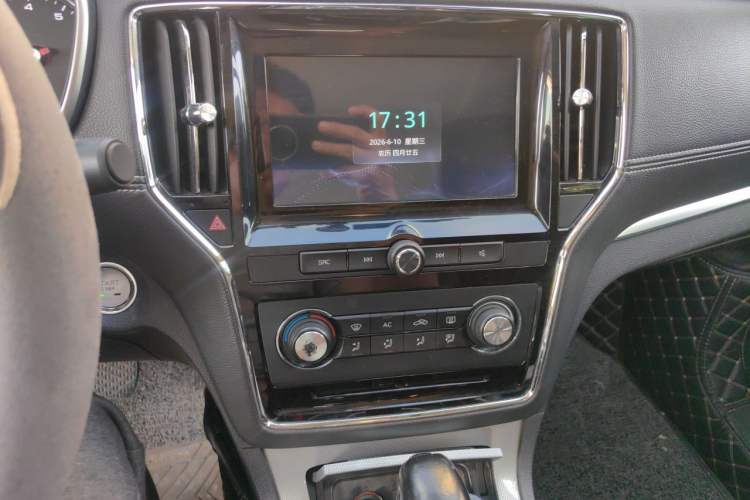 Used Roewe RX5 2016 20T Two-Wheel Drive Automatic Flagship Edition Audio And AC Panel